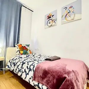  Ostello Sharing Flats In Gotico Spagna